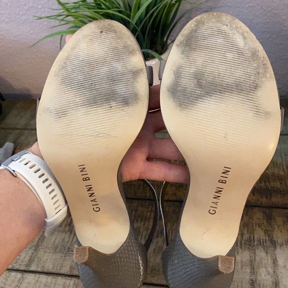 Gianni Bini T strap heels - Picture 4 of 8